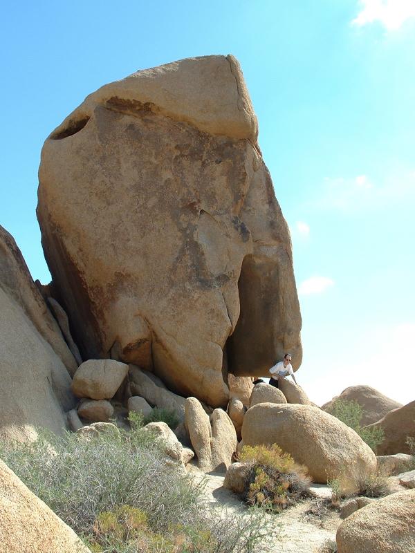 Rob 'trapped' in some rocks in The Joshua Tree National Park